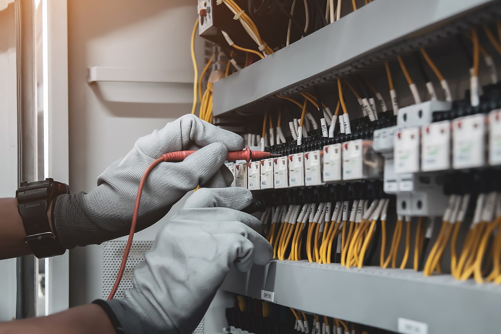 14 Signs That You Need a Circuit Breaker Panel Replacement